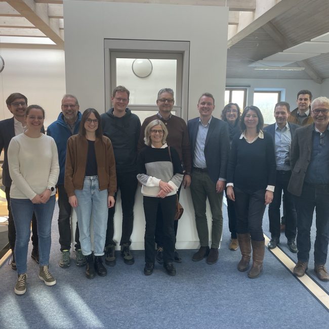 MdB Gesenhues zu Besuch bei Sorpetaler Fensterbau